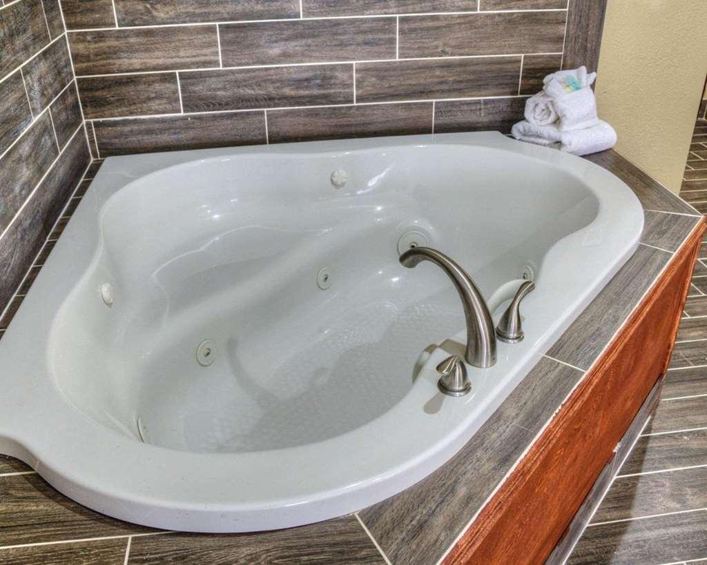 Comfort Suites Plymouth Near Us-30 Værelse billede