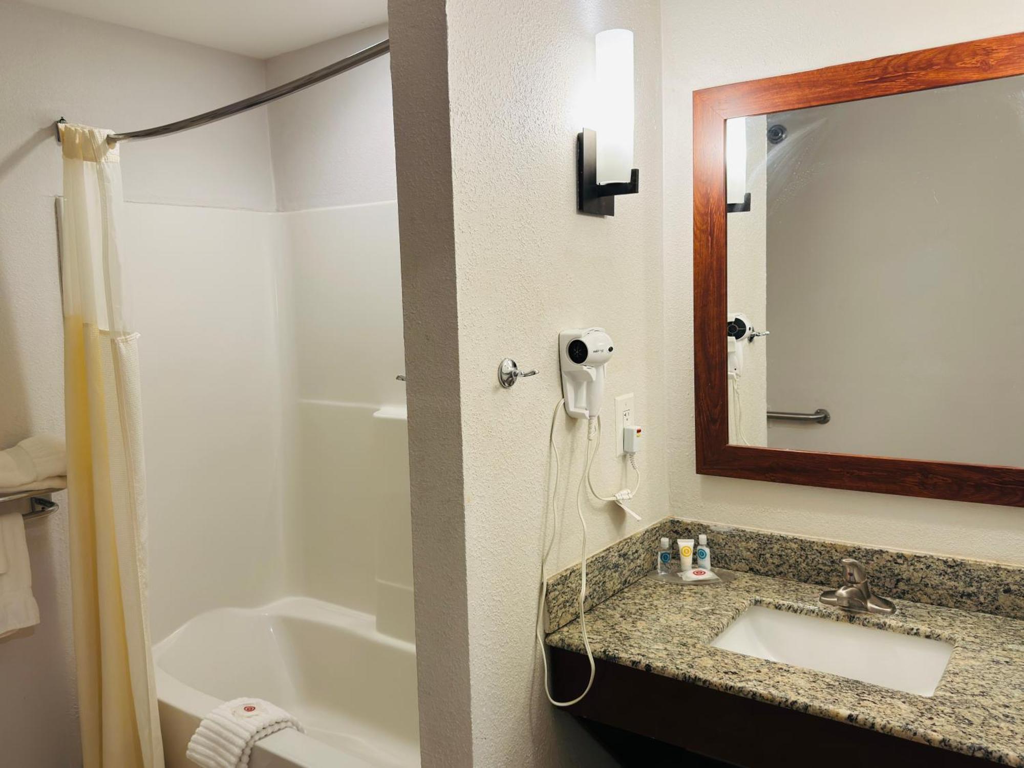 Comfort Suites Plymouth Near Us-30 Eksteriør billede