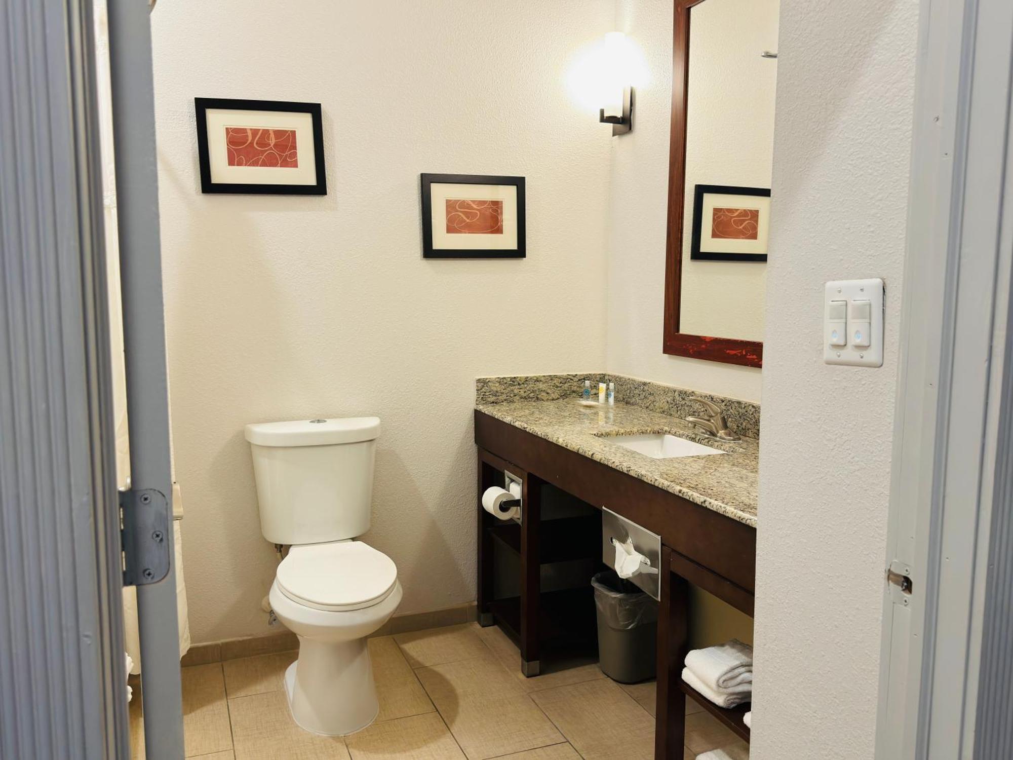 Comfort Suites Plymouth Near Us-30 Eksteriør billede